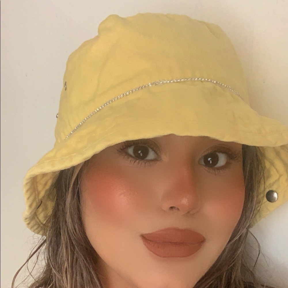 Bucket hat